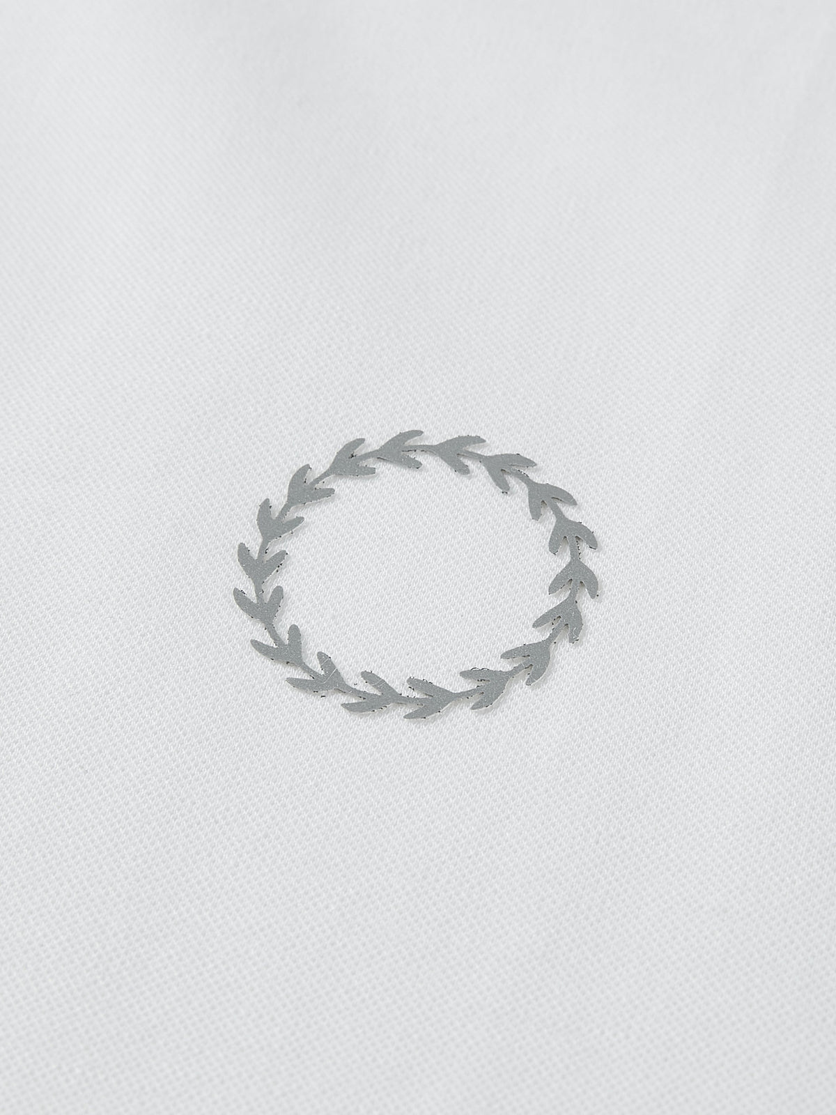 ITAZERO T2007 White logo detail