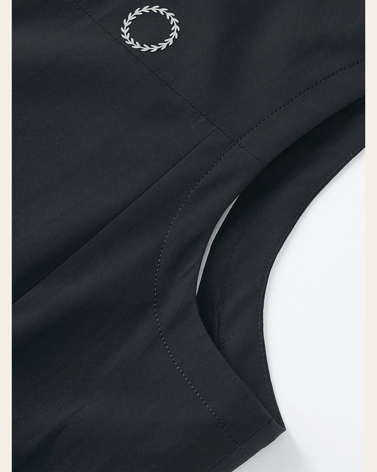 ITAZERO 5683 Black logo detail